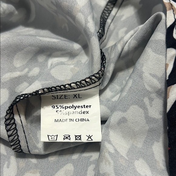 Amazon Essentials Black and White Patterned Blouse - Picture 3 of 3